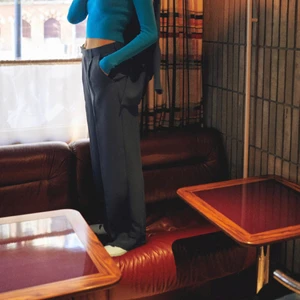 Zara kostymbyxor  - Säljer mina super fina kostymbyxor från zara💕Älskar dom men är tyvärr för stora för mig💕