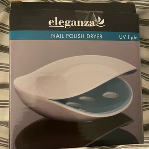 Uv lampa - Uv lampa. Endast används 1 gång. Får ingen användning av den så därför säljer jag den. Köptes för 200 och säljer för 60 så ungefär 70% mindre. Kan användas vid gelé och vanligt nagellack.