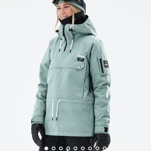 Dope jacka - Så fin skidjacka från dope i storlek m, använd på en skidsemester så endast använd i en vecka. storlek m men skulle säga att den passar en med storlek s också. skriv privat för frågor eller för fler bilder 💕💕 frakt tillkommer på 66kr