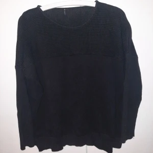 Hoodie  - Säljer denna fina inte riktigt en hoodie men den är mysig.  Den är lite som en oversize på mig, o jag brukar ha s/m. 