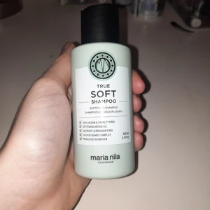 Oanvänd schampo från Maria nila - Säljer ett oanvänt schampo, då jag fick en större. Den är 100ml. Bara använt och luktat på den. 