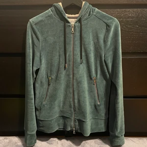 Limitato Zip Hoodie - Limitato Zip Hoodie. -Skick: 9/10 | -Storlek: XS (sitter lite större) | -Tillbehör: Ja, Liten box | -Nypris: 