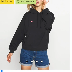 Levis hoodie  - Snygg Levis hoodie som inte kommit till andvändning alls! Jättebra skick!💞 Storlek M men skulle säga att det är S, köpt för 600kr och säljer för 210 kr ink frakt 🚚 