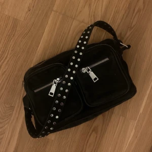 Noella väska  - En svart noella väska i bra skick