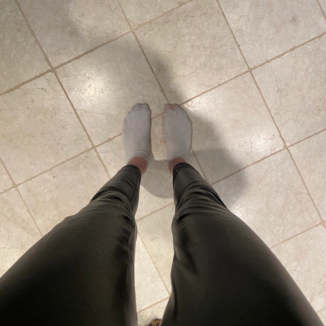 Svarta ”läder” byxor - 91