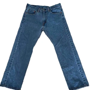 Levis 505 jeans - Levis 505 är ett par vintage jeans med relaxed fit. Storleken är 33x30. Bud från 250kr (bud ökar med 50kr)