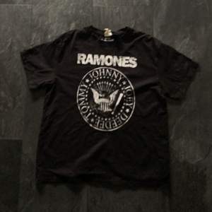 As ball Ramones tisha, säljs då den ej kommer till användning längre:)))))