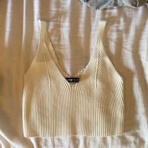 fint linne - Jättefint linnea i ribbad material från shein som tyvärr va för litet. Funkar till vardagar, myskväll å fest!