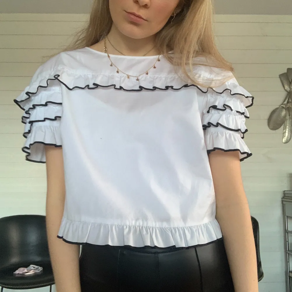 Såå gullig blus från zara🖤🦩🦩. Toppar.