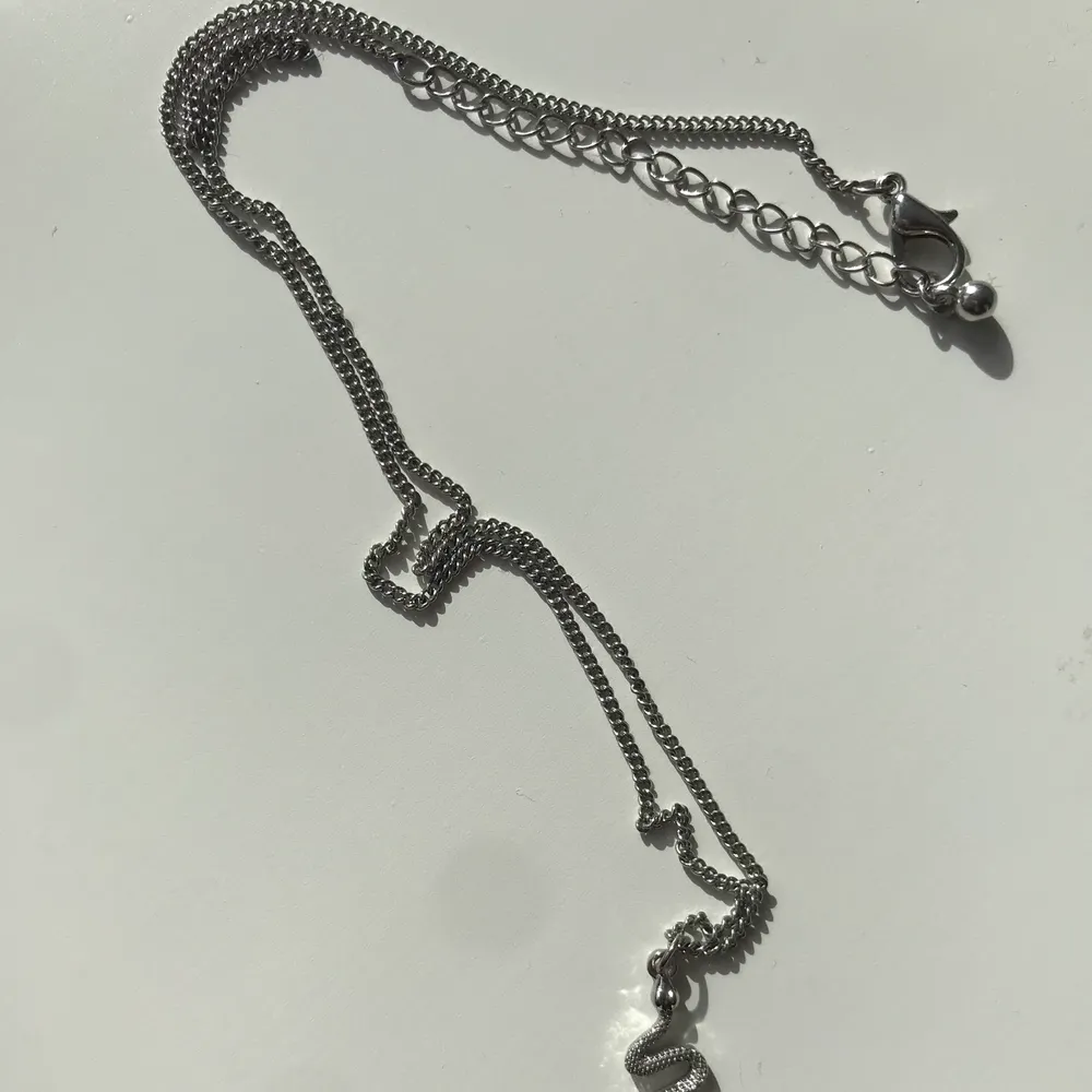 super fint orm halsband! skriv om du har någon fråga eller vill köpa <3. Accessoarer.