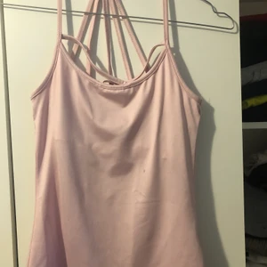 snygg linne med öppen rygg - Aldrig använt, sitter snyggt