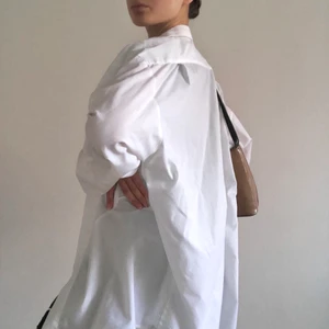 Cool oversize skjorta  - Oversize skjorta, perfekt över bikinin i sommar. Kontakta mig för ytterligare information❣️