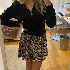 Supersnygg leopardmönstrad kjol från Zara. 
