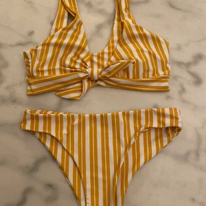 Bikini  - Superfin bikini! Som endast är testad. Kommentera för frågor och skriv för fler bilder💕Pris går alltid att diskutera men frakten ingår ej!🦋