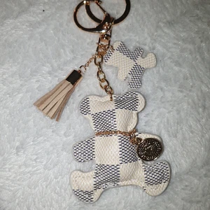 Luxury keychain - Lv inspired 