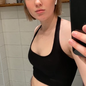 Svart topp - Svart topp från asos, helt ny men va ej min stil:/