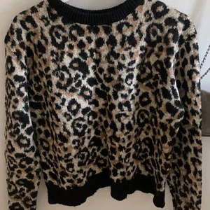Leopard tröja! - Säljer min snygga leopardtröja. Använd men i bra skick!