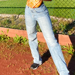 38 - Super fina blå jeans från FemmeLuxe uk du kan oxå hitta samma från prettylittleting jag vill sälja de för att de passar inte mig längre för att jag gick up vikt jag har använt den bara några gånger typ 6 eller 7 gånger 