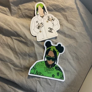 Stickers - Egen gjorda stickers/klistermärke🌸Billie Eilish tema! Antingen båda för 17kr eller en för 10kr🌸skriv gärna vid frågor eller av flera bilder🌸gratis frakt 
