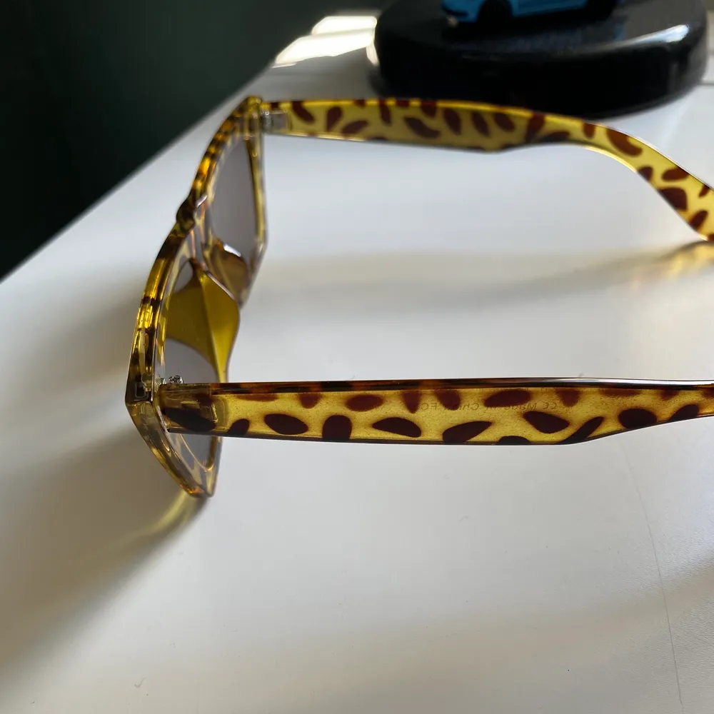 Coola solglasögon i cateye modell med leopardmönster typ. Snygga och bekväma, köparen står för frakten😛. Accessoarer.