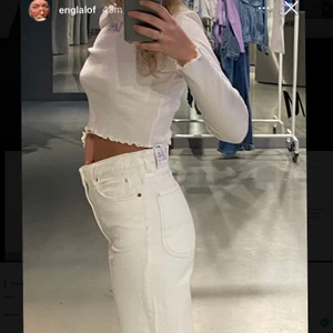 Vita Lee jeans - Så snygga lee jeans som tyvärr va för korta för mig💔 har endast provat!