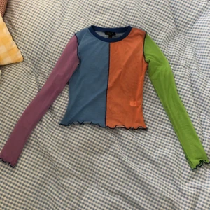 Delias by DollsKill Mesh Top - delia’s (dollskill) funky mesh flerfärgad långärmad topp