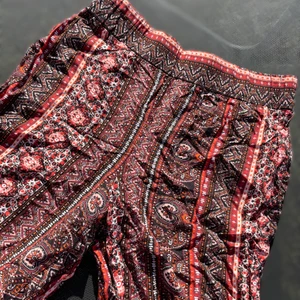 fina byxor - extremt skönt material, sitter bra på rumpan