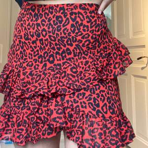 Fin kjol från Bikbok som är slutsåld! Nypris 399 storlek M/L