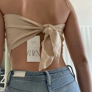 Topp - Topp från zara som var för stor för mig tyvärr. Aldrig använd och har prislappen kvar💗 frakt ingår!