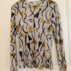 Transparent mesh-topp monki - Topp från monki, storlek medium.