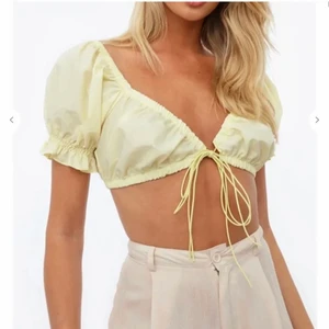 INTRESSEKOLL - söker en sådan topp i storlek S❤️❤️