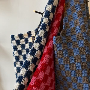 EGEN VIRKADE VÄSKOR - intressekoll  - Är du intresserade av att köpa dig en fin egen virkad väska där du väljer egna färger, släng i väg ett meddelande! :))