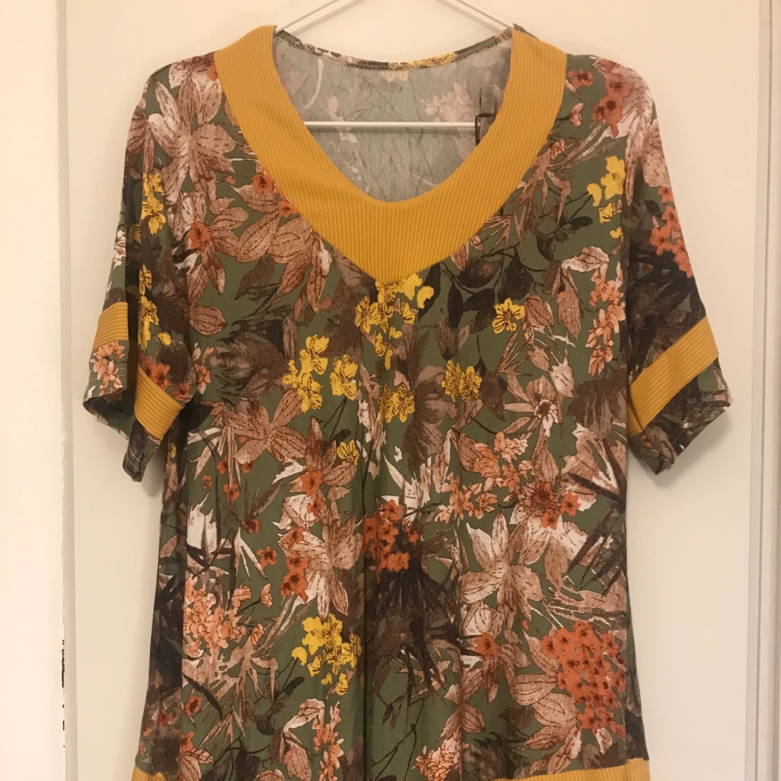 Flower print asymmetric blouse