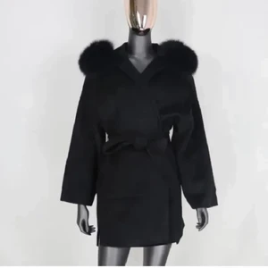 Kashmir kappa - Säljer min fina kashmir kappa i svart färg! Aldrig använd då jag beställde i fel storlek, har super fin päls till luvan. Storlek S! 1500kr🥰