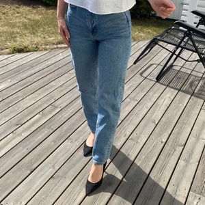 Jeans - Riktigt snygga nu till sommaren! Köpa från weekday, modell ”Lash” W25 L30, perfekt blå färg! (Använda ca 2ggr då jag inte gillar jeans) 