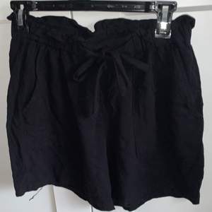 Säljer nu mina älsklings shorts från Cubus! De är i bra skick och färgen stämmer bäst ihop med bild 1.