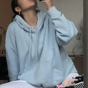 Weekday L - Hoodie oversized baby blue 