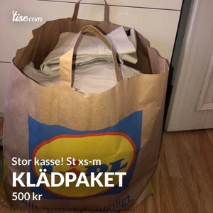 Klädpaket  - Massor me kläder i en stor kasse! Kläderna är i st xs-m, massor med jeans, byxor, tröjor, t-shirts, toppar, massor med märkes kläder som är kopior, 500kr för allt det är 35plagg