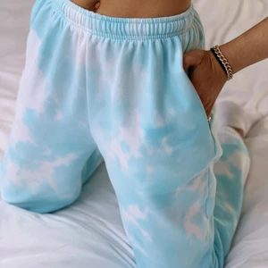 Tie dye mjukisset - Tie dye mjukisset, både hoodie och swestpants ingår i priset.  300 kr plus frakt 