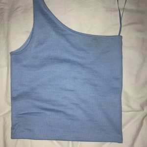 TOPP - BLÅ TOPP FRÅN GINA, storlek xxs. Använd några gånger men i bra skick.