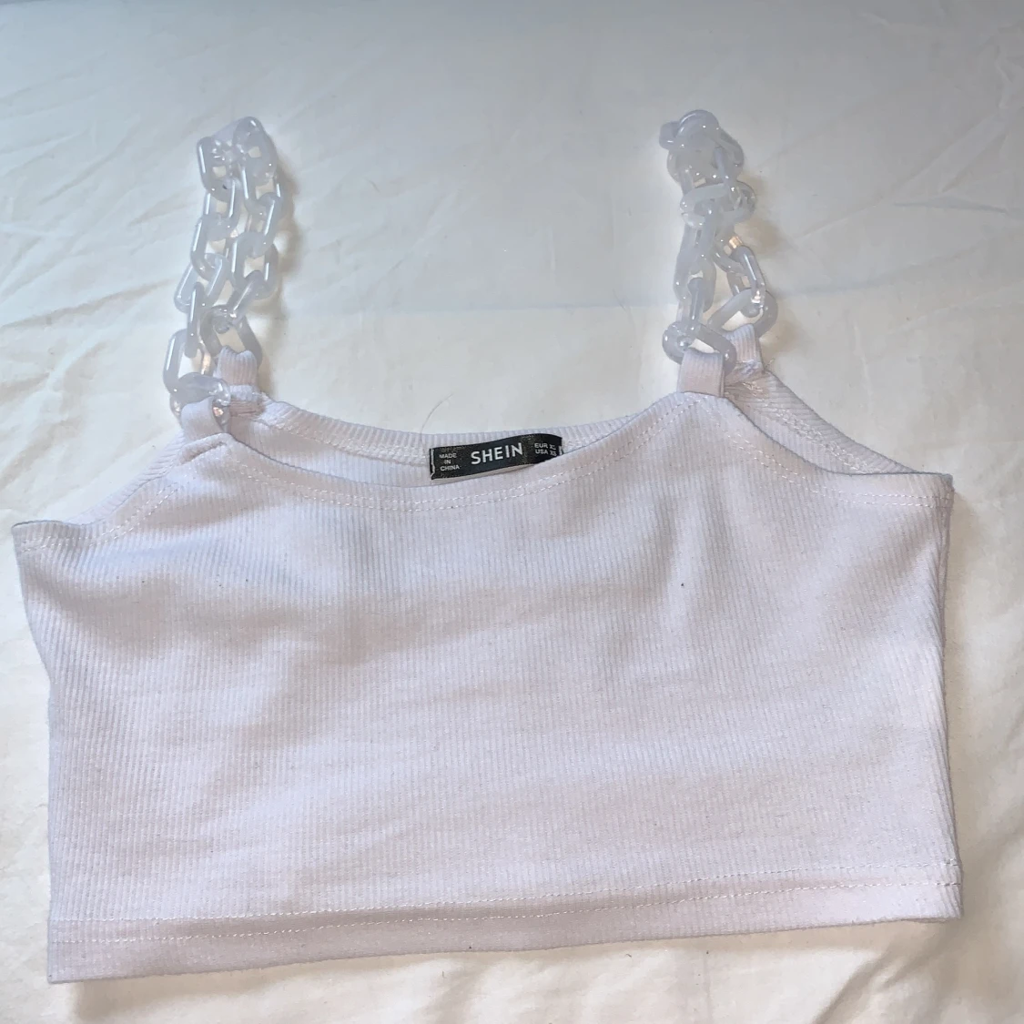 Vitt linne med vita kedjor som band🤍 - 90