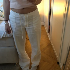 Linnebyxor  - Så fina linnebyxor som tyvärr inte används!💕 de är stora i storleken!! Säljer endast vid bra bud