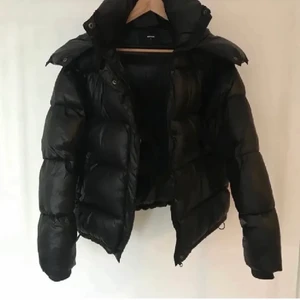 Bikbok jacka  - Hej, säljer nu min superfin jacka ifårn bikbok. Jackan är i bra skick och sitter fint på mig som är en S/M🥰