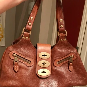 M - Äkta Mulberry vintage i bra skick mått w37xh22xd15
