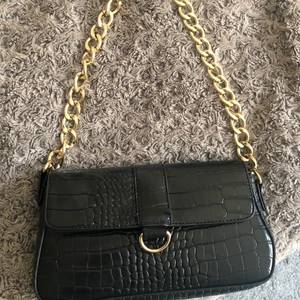 Kedjeväska - Superfin kedjeväska som aldrig kommit till användning💕