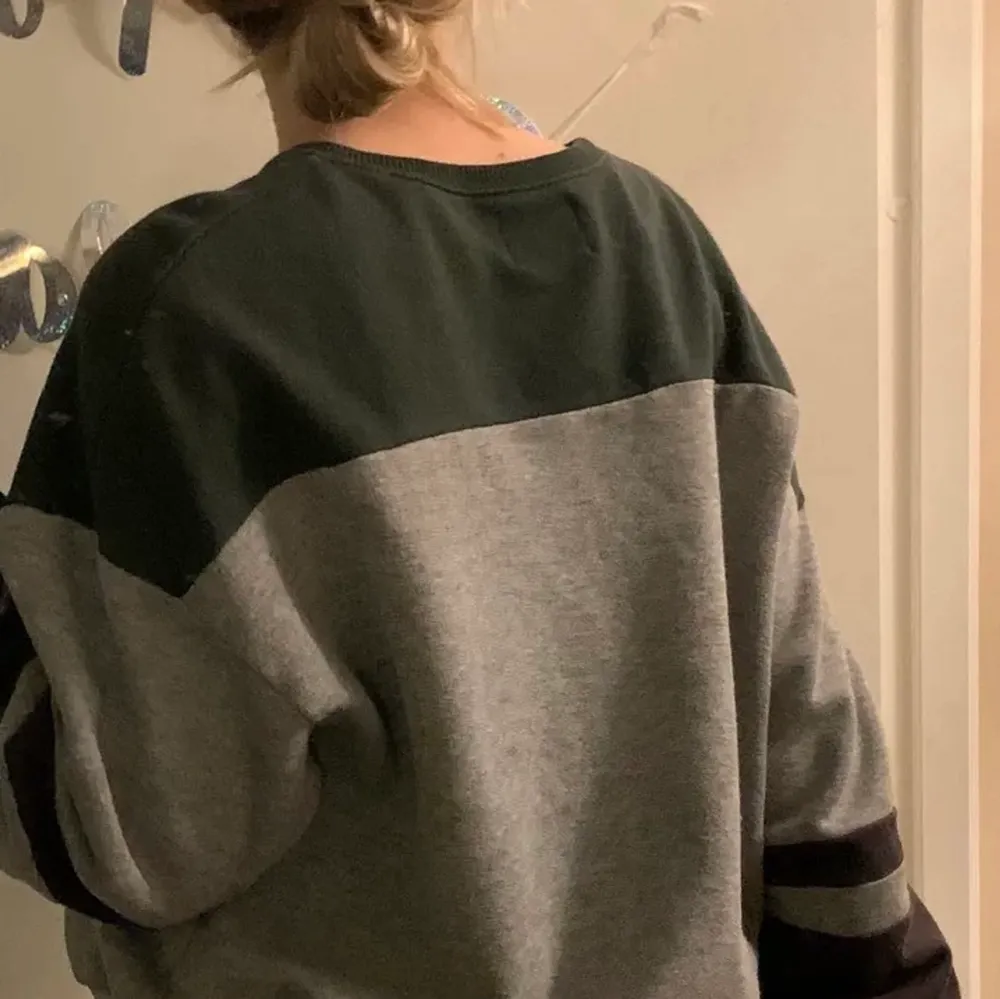 Super fin sweatshirt från pull and bear💕. Tröjor & Koftor.