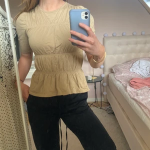 Jätte fin topp  - Jätte fint och luftig T-shirt/topp, frakt tillkommer, pris kan alltid diskuteras 