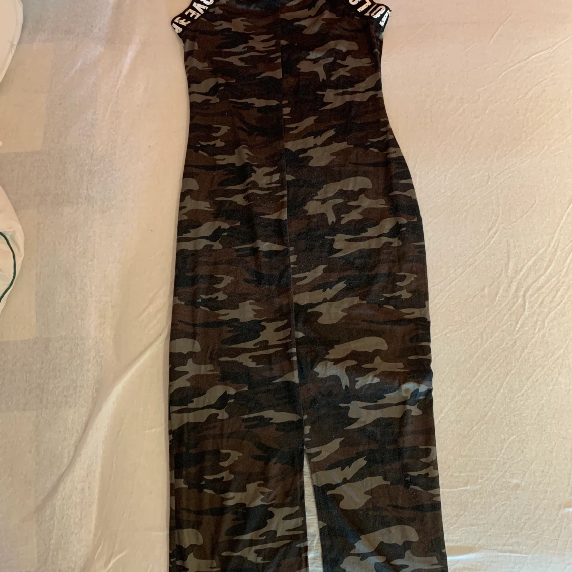 En militär färgad klänning - 90