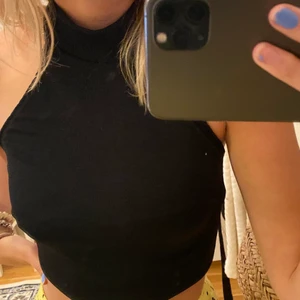 Topp från Gina - Snygg topp från Gina, det är en body men jag har vikt upp den! Så går att ha som body också! Andvänd en gång!