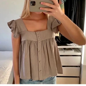 Jättefin blus från zara -     En fin blus från zara  i storlek S, lånad bild🥰